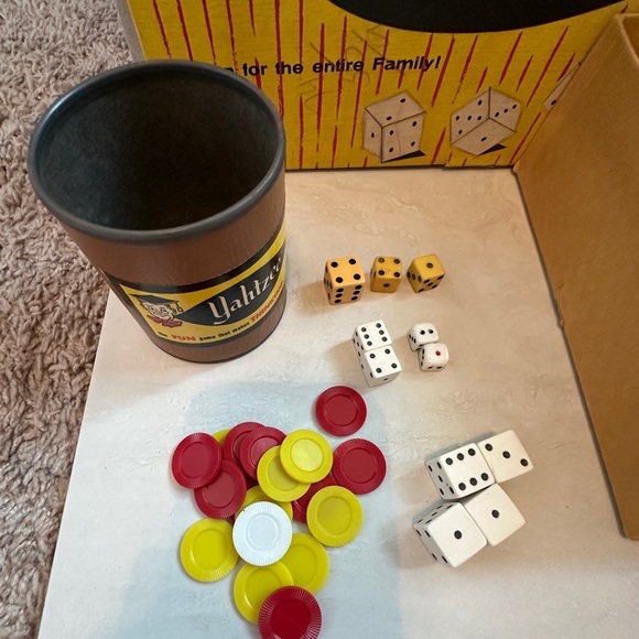 Vintage 1956 ORIGINAL YAHTZEE Dice Family Board Game E.S. Lowe Co Well Loved - Picture 3 of 5